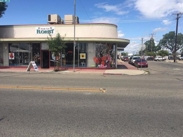 615 E Main St, Visalia, CA 93292